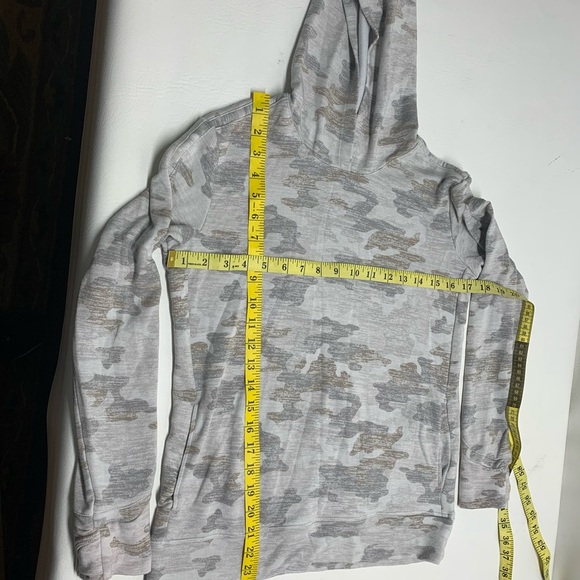 Athleta girl camo hoodie size XL/14 gray - Picture 4 of 5